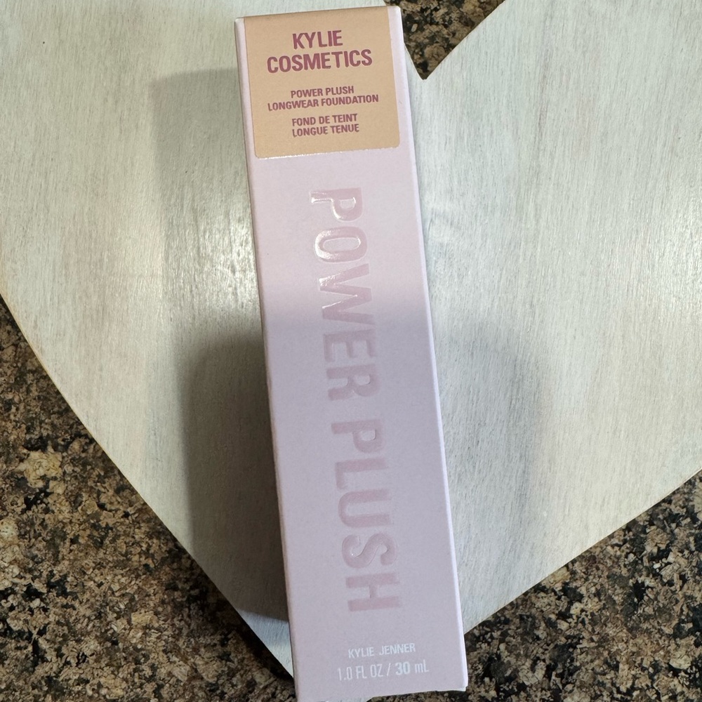 Kylie Cosmetics Power Plush Foundation - Shade 2C